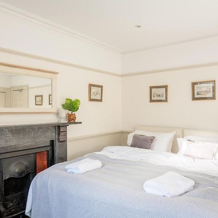 City Centre Stunning House-Roman Baths - 3Min Walk - 4 Bedrooms Exterior photo