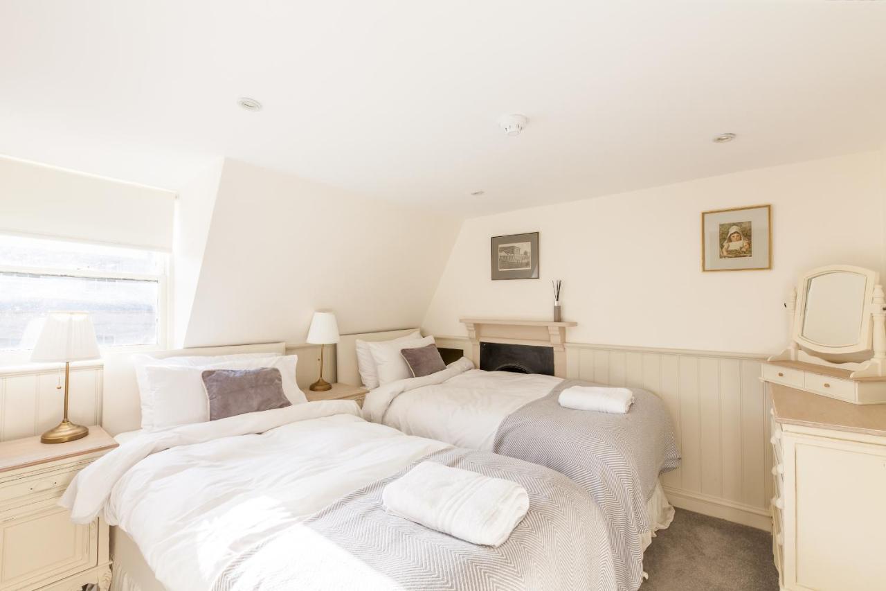 City Centre Stunning House-Roman Baths - 3Min Walk - 4 Bedrooms Exterior photo