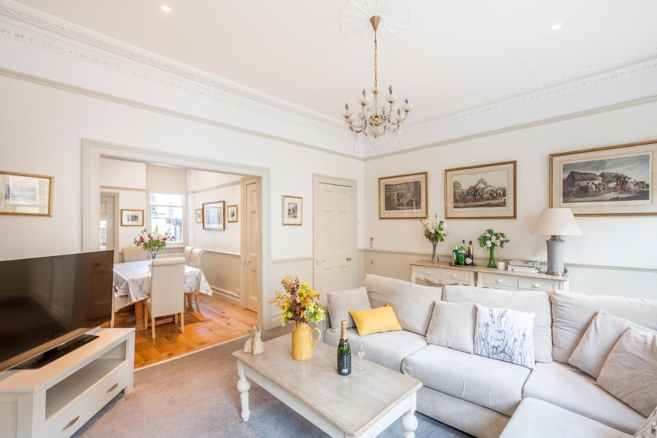 City Centre Stunning House-Roman Baths - 3Min Walk - 4 Bedrooms Exterior photo