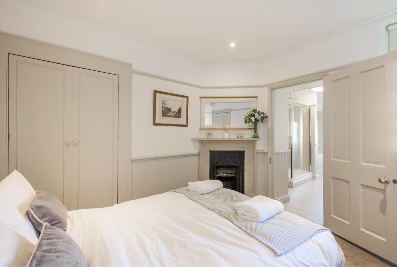 City Centre Stunning House-Roman Baths - 3Min Walk - 4 Bedrooms Exterior photo