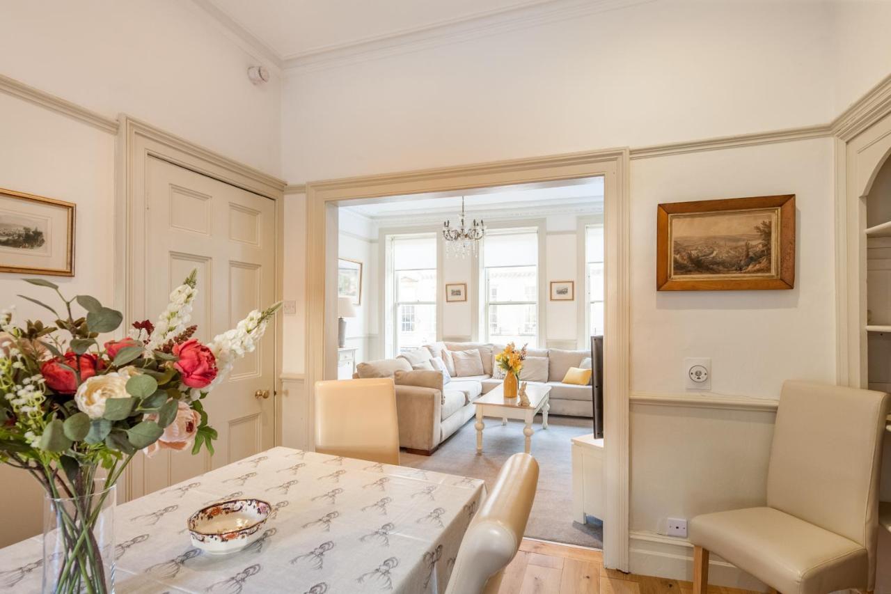 City Centre Stunning House-Roman Baths - 3Min Walk - 4 Bedrooms Exterior photo