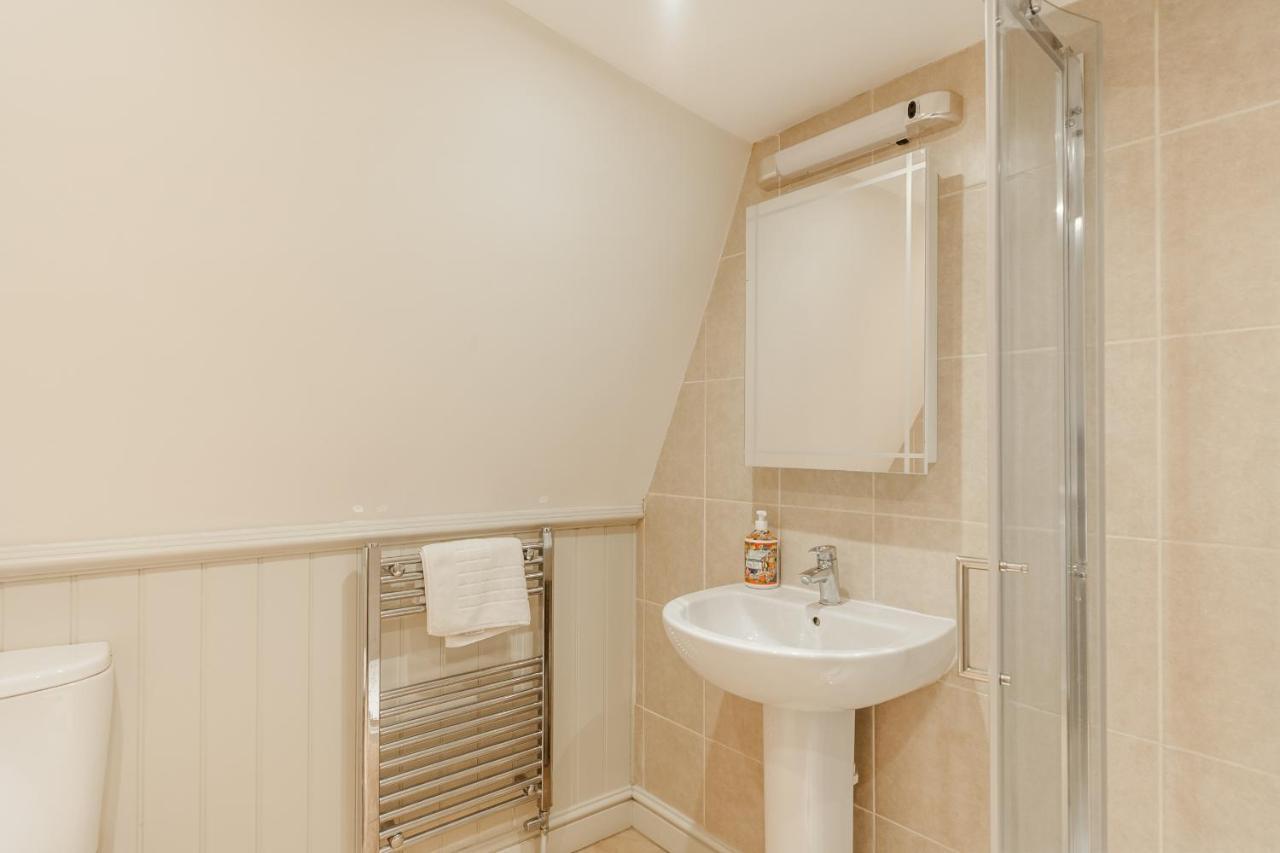 City Centre Stunning House-Roman Baths - 3Min Walk - 4 Bedrooms Exterior photo
