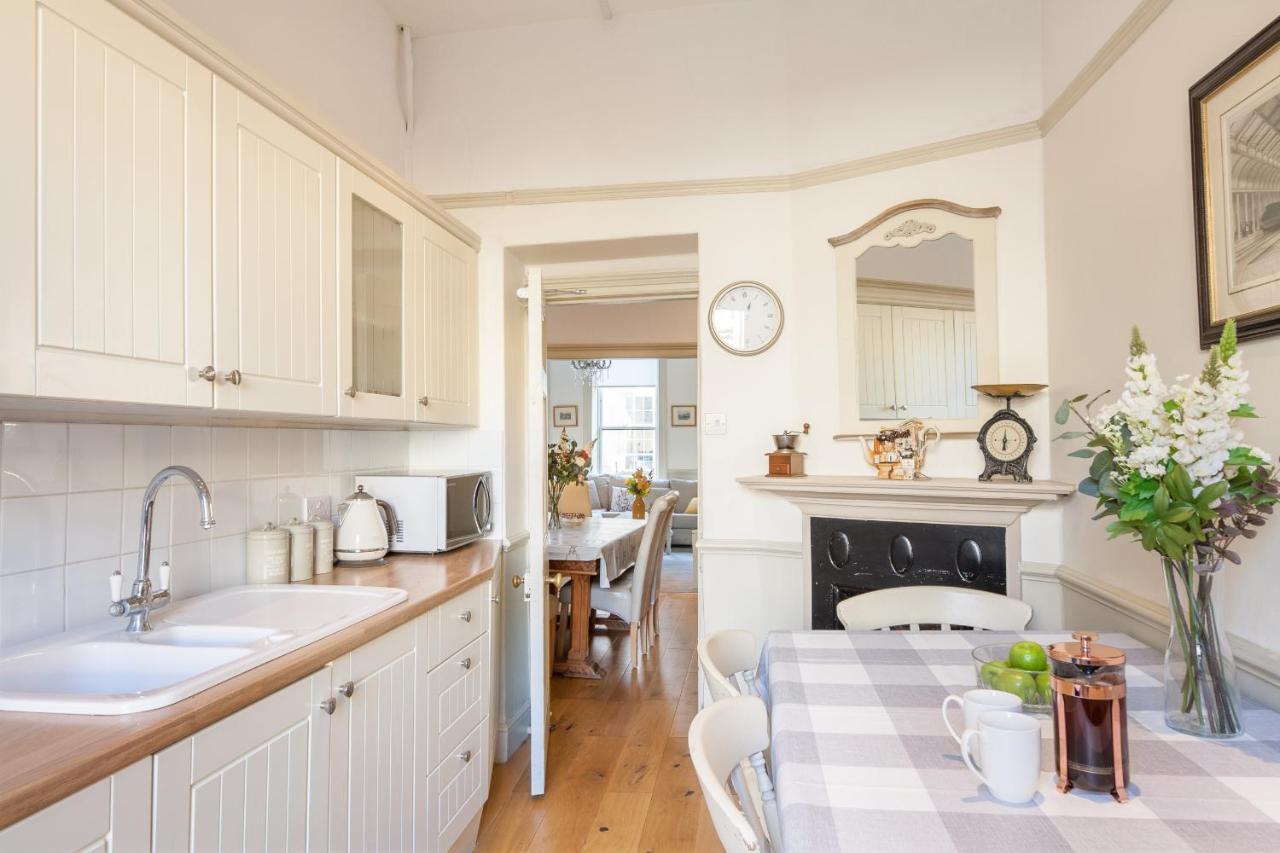 City Centre Stunning House-Roman Baths - 3Min Walk - 4 Bedrooms Exterior photo