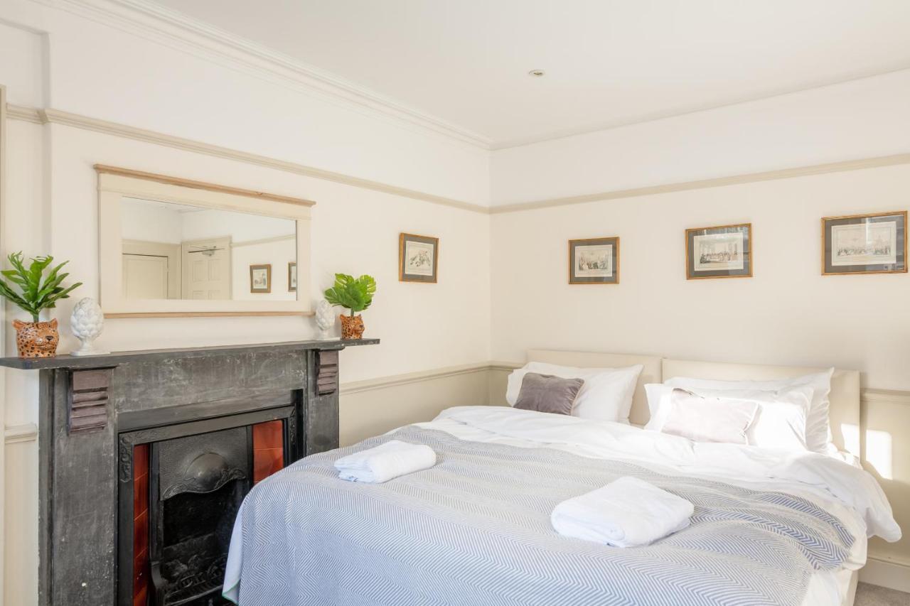 City Centre Stunning House-Roman Baths - 3Min Walk - 4 Bedrooms Exterior photo