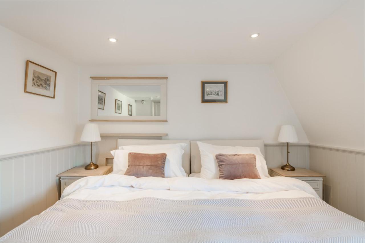 City Centre Stunning House-Roman Baths - 3Min Walk - 4 Bedrooms Exterior photo