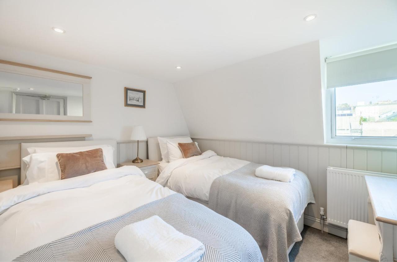 City Centre Stunning House-Roman Baths - 3Min Walk - 4 Bedrooms Exterior photo